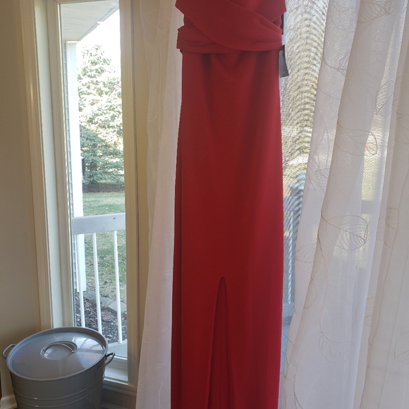 Red strapless dress from Lulus - Picture 3 of 4
